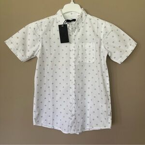 NWT White  Short Sleeve Button Shirt Boys Youth Large  Silver Jeans Tic Tac Toe